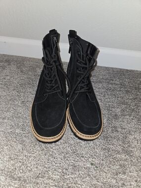 Crown Vintage Black Suede Lace-Up Boots with Tan Sole Women's Size 8 Vintage 90s